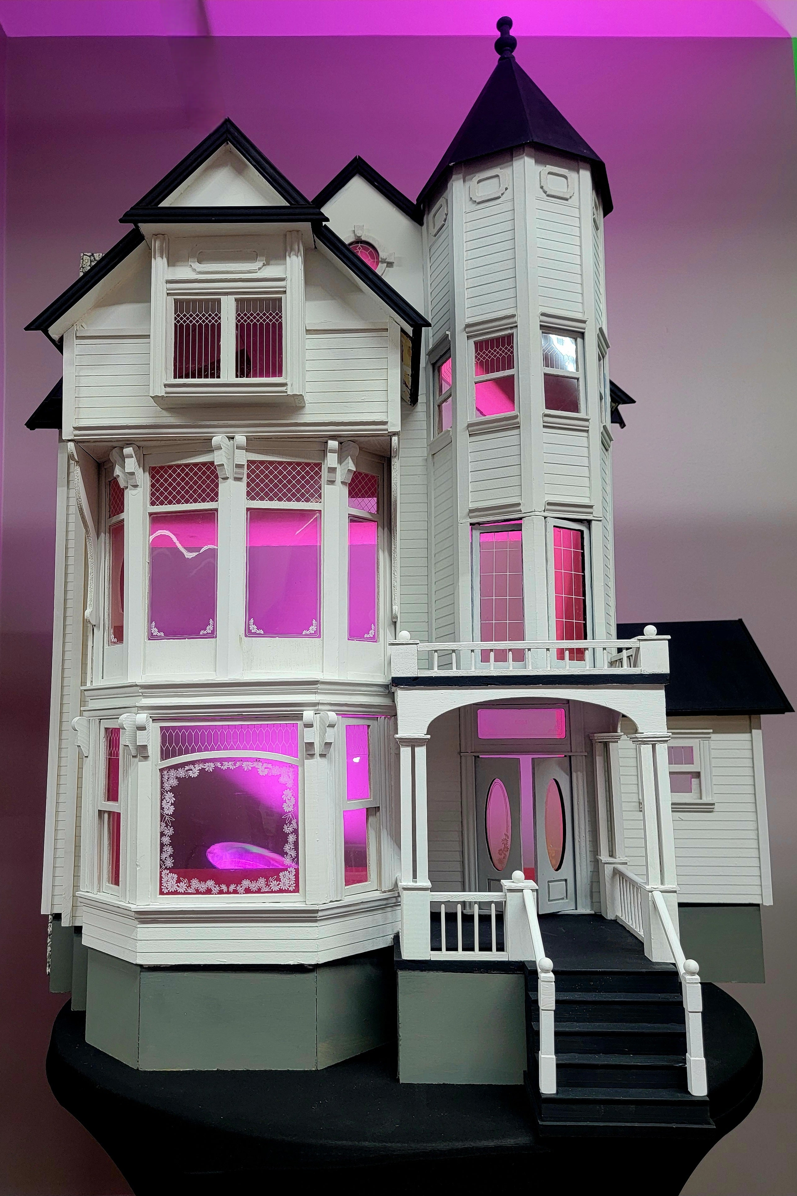 マイドールズハウス　バラ Dollhouses and Structures – TheBeardedMiniaturist
